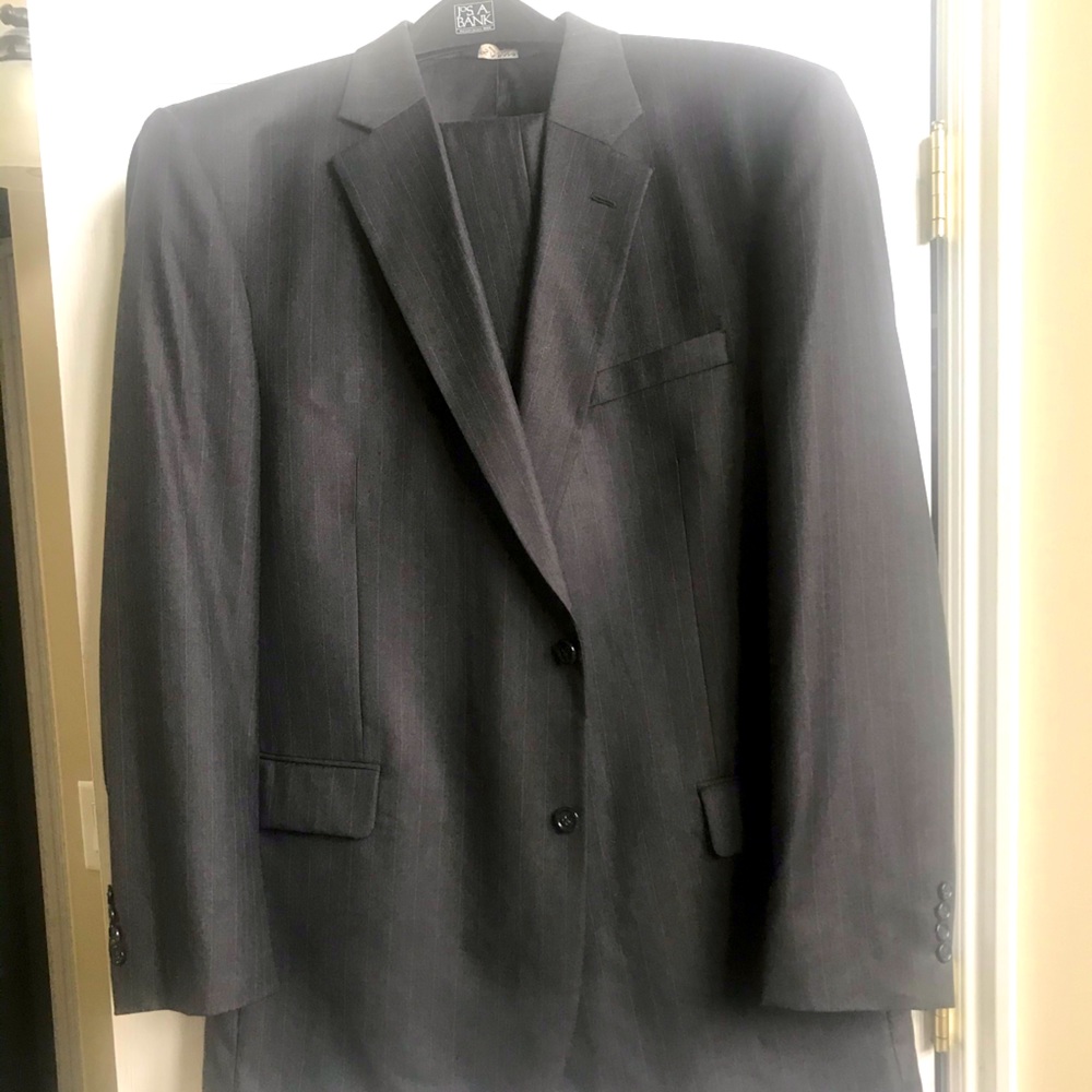 Men’s new Jos A Banks wool suit